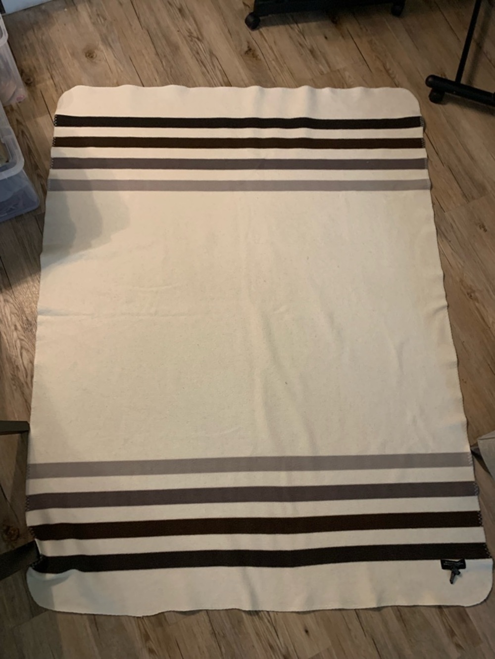 Hudson's Bay Polar Fleece Throw Blanket - Picture 3 of 4